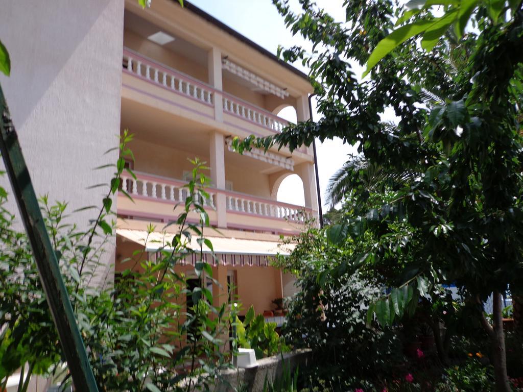 Apartments Nada Mundanije Extérieur photo